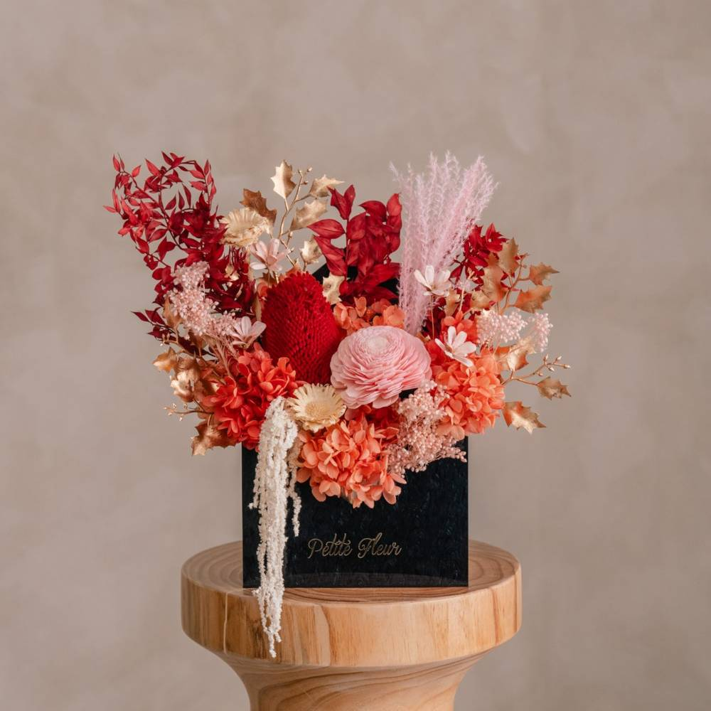 red-shade-theme-flowers